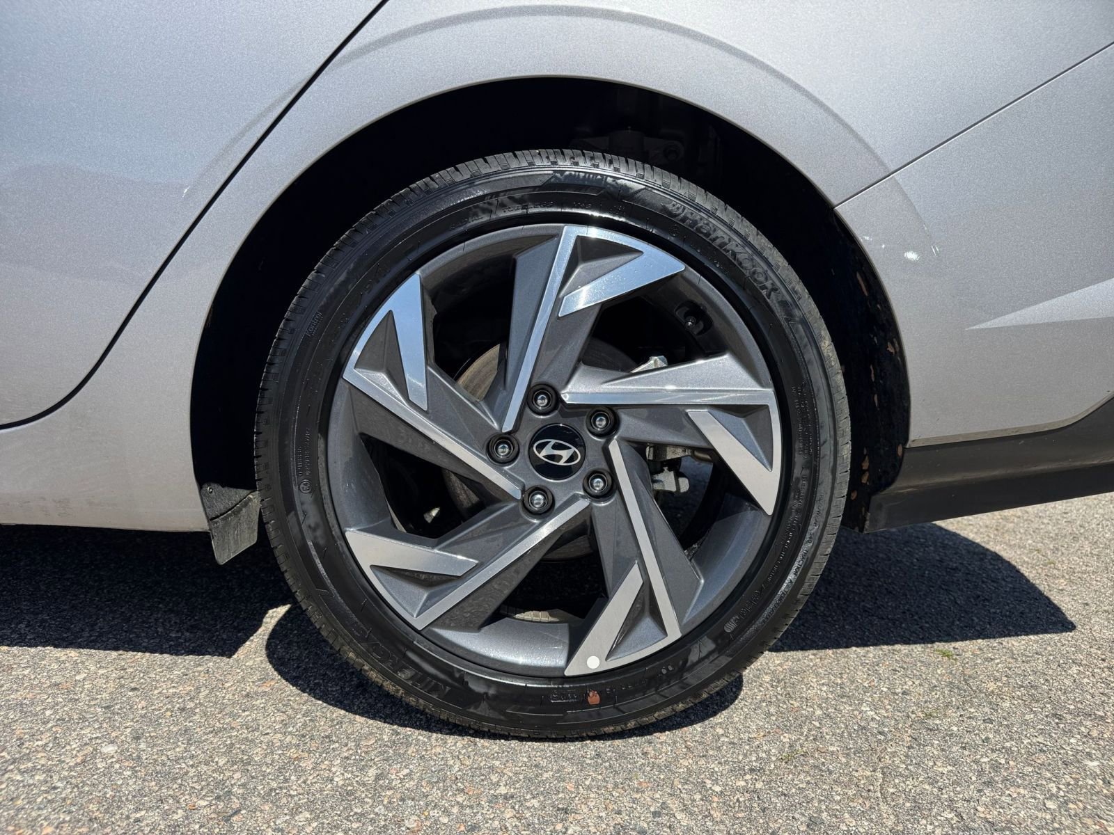 Used 2025 Hyundai Elantra Limited image 27