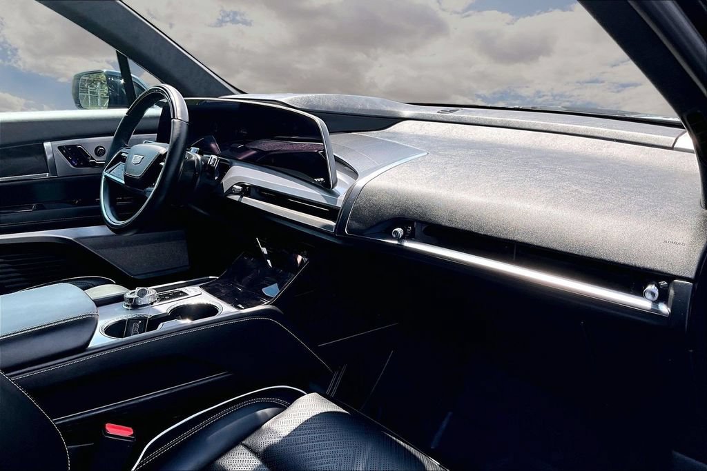 Certified 2026 Cadillac Vistiq Platinum w/ LPO, Floor Liner Package AWD/4WD image 27