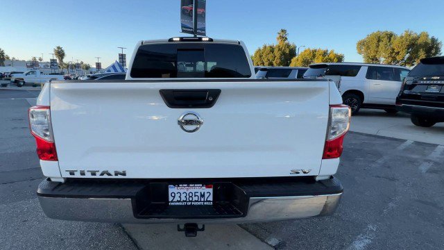 Used 2018 Nissan Titan SV image 7