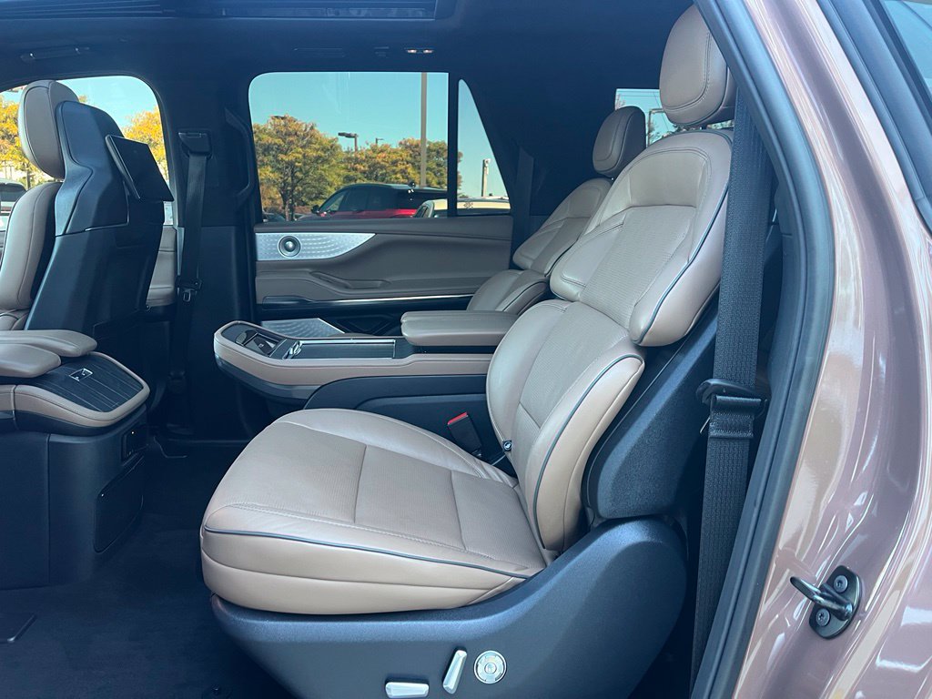 Certified 2025 Lincoln Navigator L Black Label AWD/4WD image 13