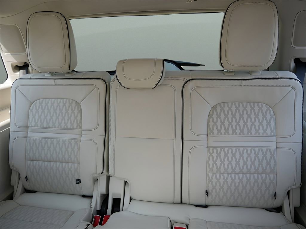 Used 2024 Lincoln Navigator Black Label image 17