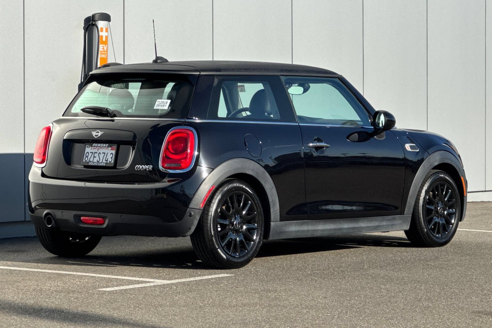 Used 2019 MINI Cooper 2-Door Hardtop w/ Signature Upholstery Package FWD image 5