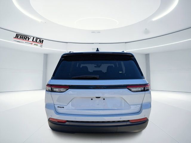 New 2026 Jeep Grand Cherokee Laredo image 4