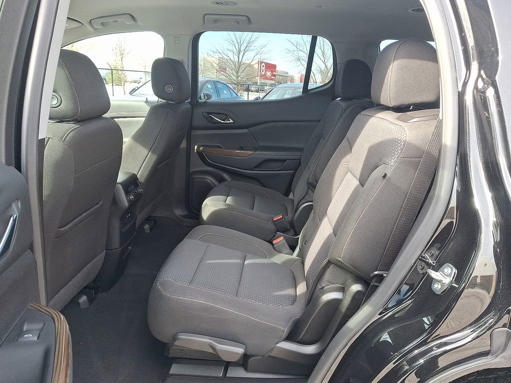 Used 2023 GMC Acadia SLE image 10