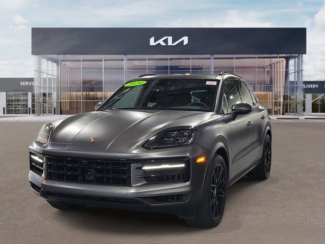 Used 2024 Porsche Cayenne S AWD/4WD image 3