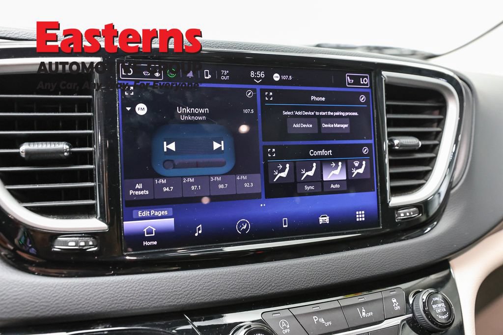 Used 2023 Chrysler Pacifica Touring-L FWD image 19