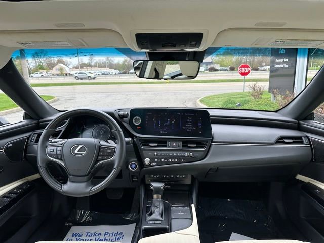 Used 2022 Lexus ES 300h w/ Luxury Package FWD image 27