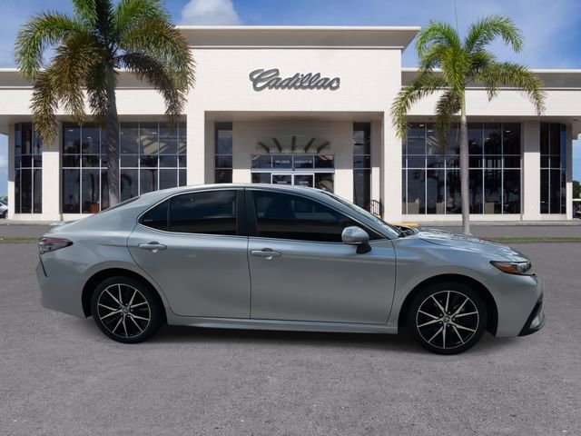 Used 2024 Toyota Camry SE image 17