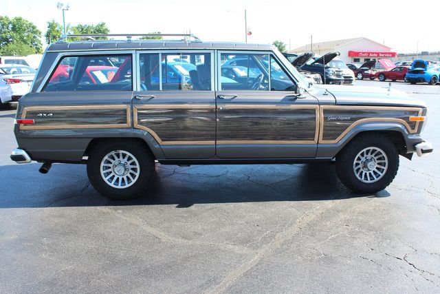 Used 1990 Jeep Grand Wagoneer AWD/4WD image 13