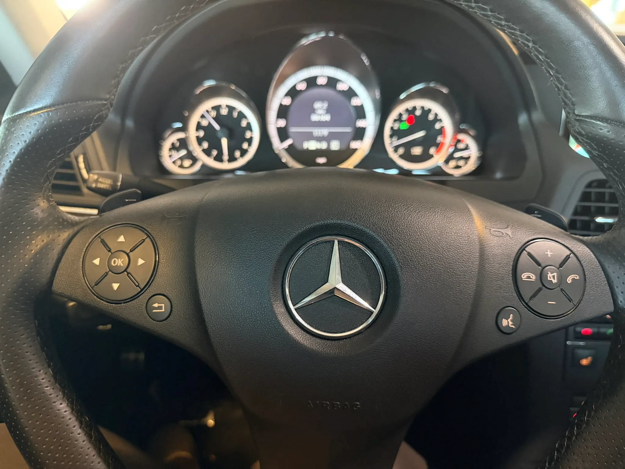 Used 2010 Mercedes-Benz E 550 Coupe image 23
