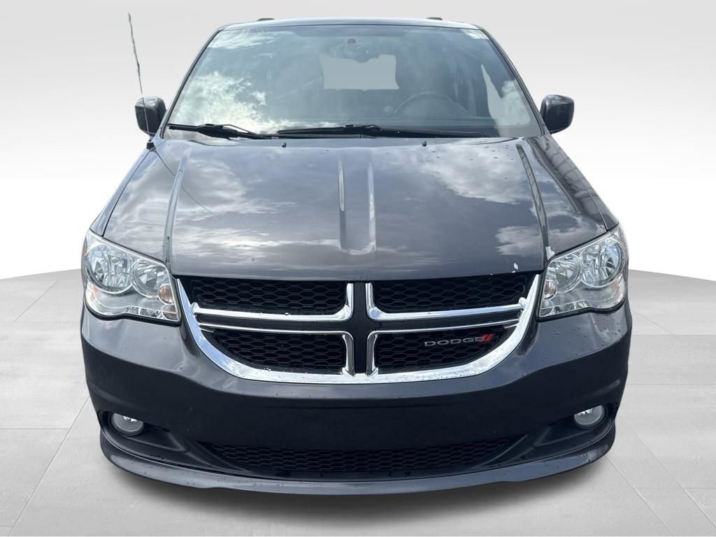 Used 2017 Dodge Grand Caravan SXT FWD image 3