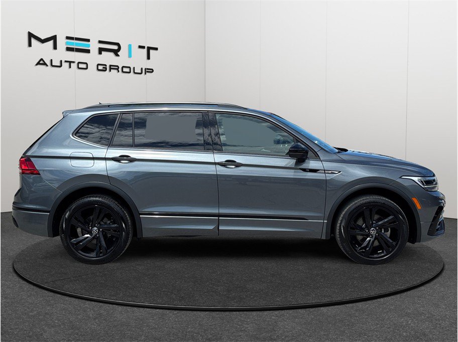 Used 2023 Volkswagen Tiguan SE R-Line FWD image 10