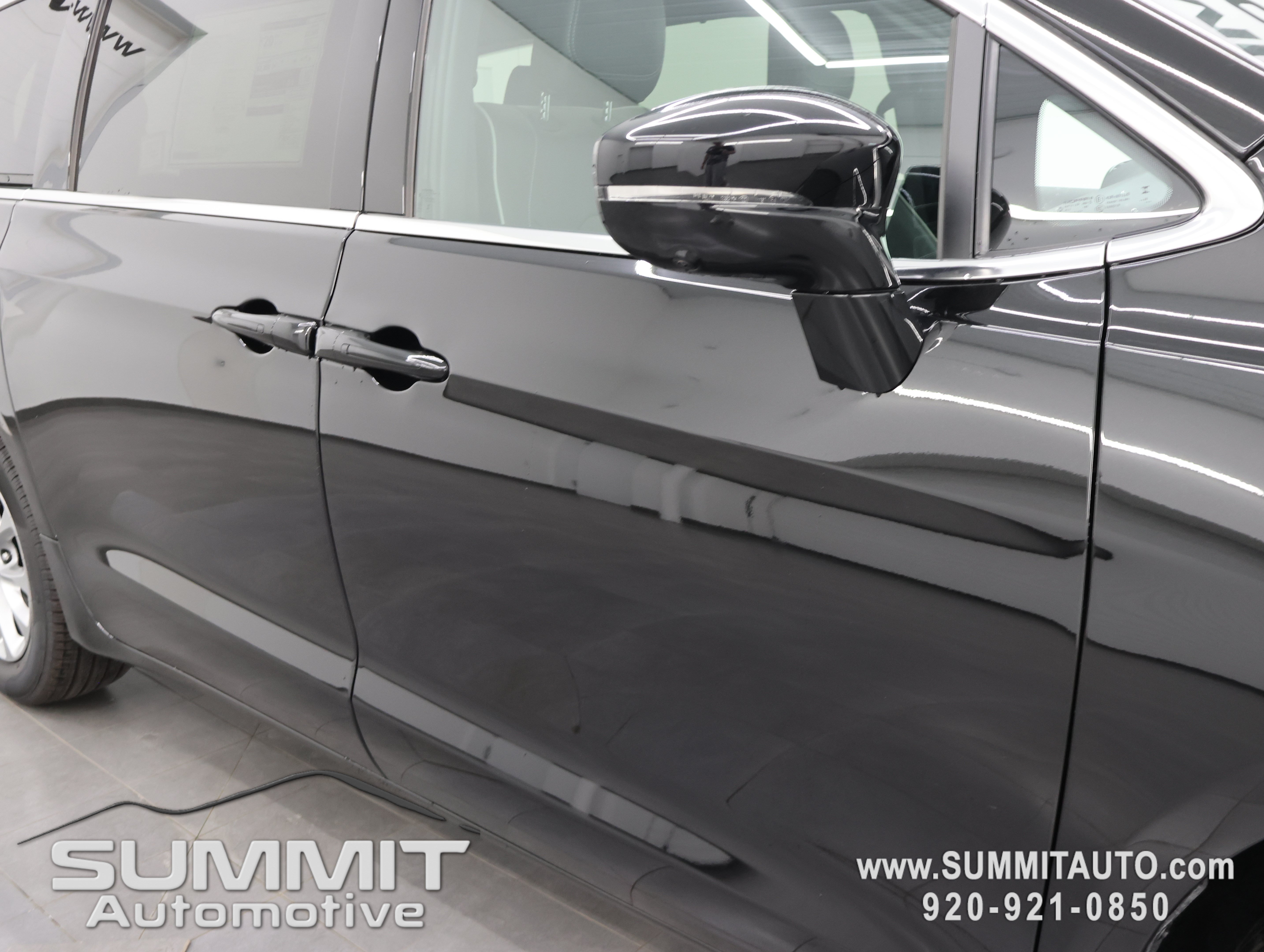 New 2027 Chrysler Pacifica Limited AWD/4WD image 31