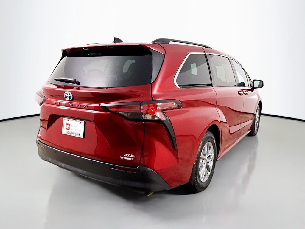 Certified 2022 Toyota Sienna XLE image 8