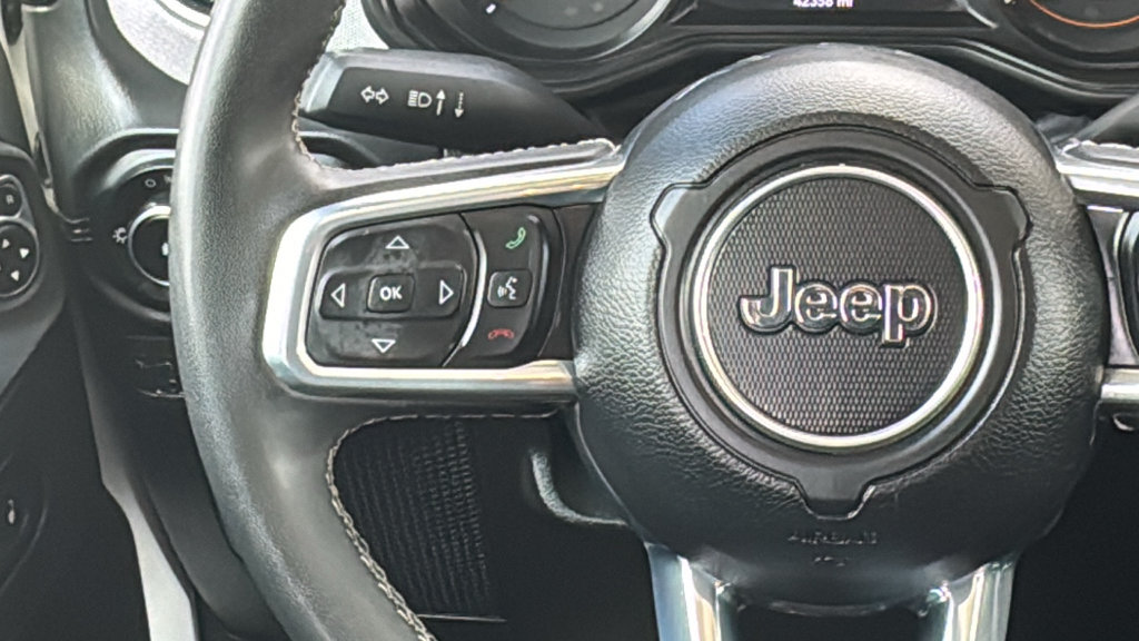 Used 2025 Jeep Wrangler Unlimited Sahara AWD/4WD image 29
