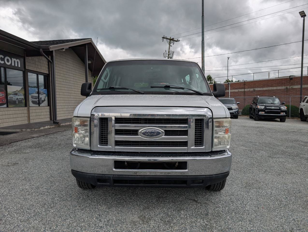 Used 2013 Ford E-350 and Econoline 350 XLT RWD image 2