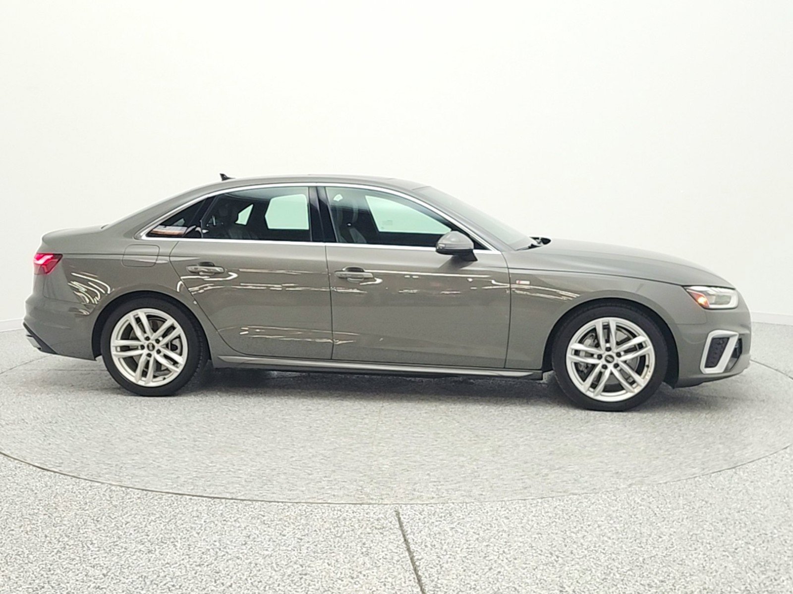 Used 2023 Audi A4 2.0T Premium Plus w/ Premium Plus Package AWD/4WD image 4