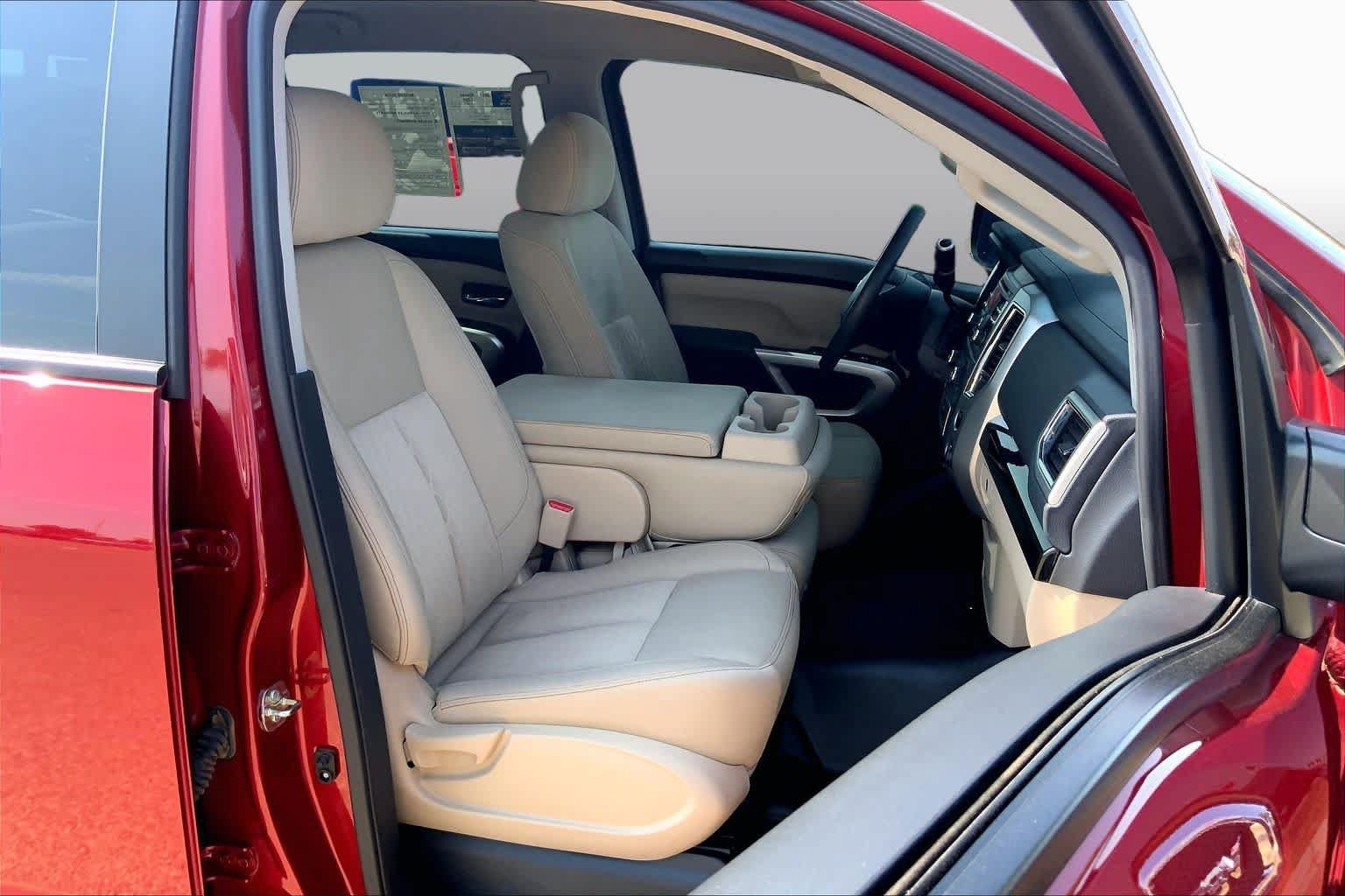Used 2017 Nissan Titan SV RWD image 9