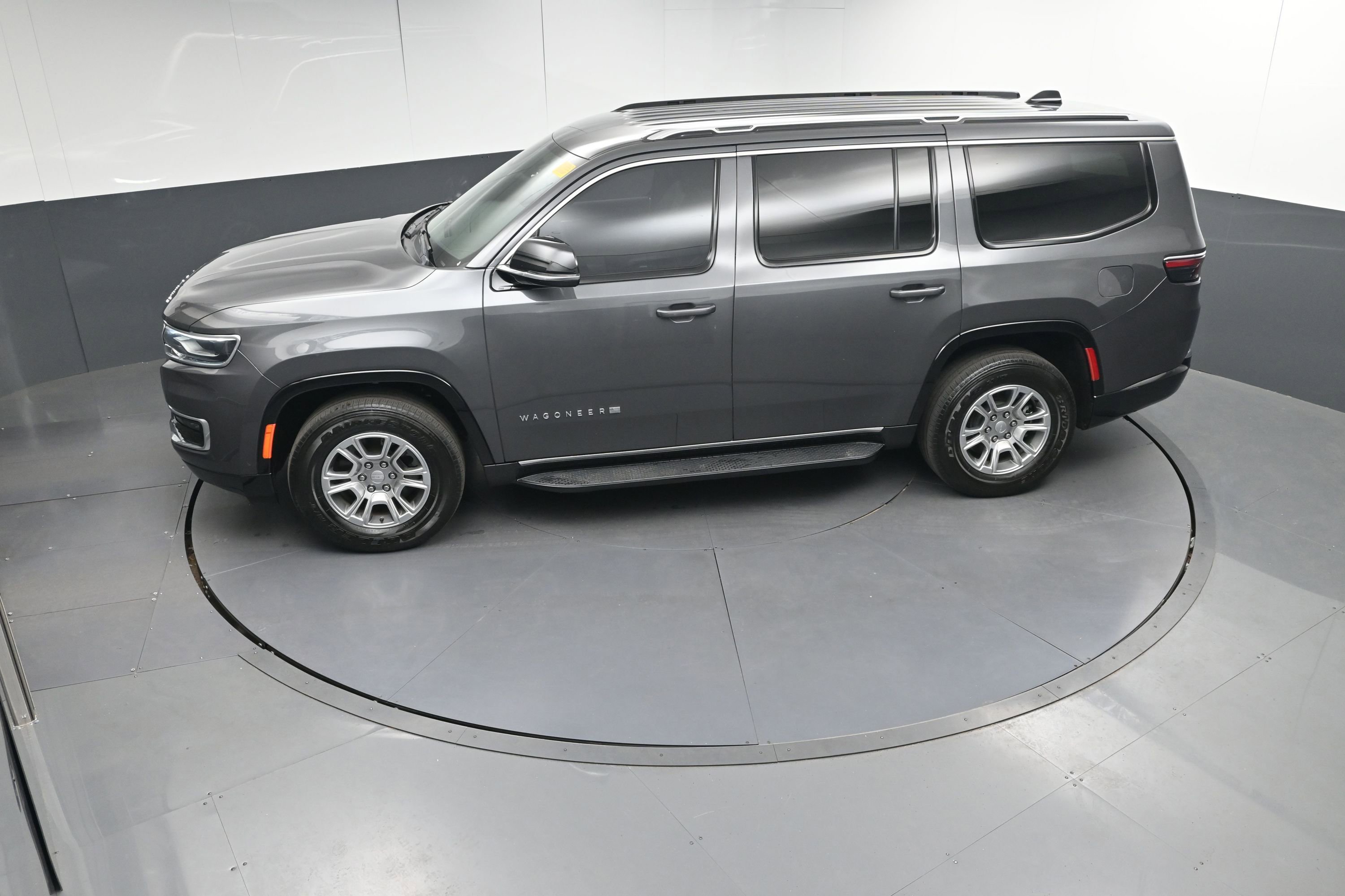 Used 2024 Jeep Wagoneer 2WD image 33