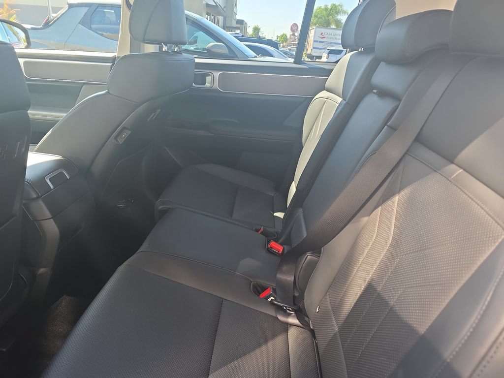 Used 2025 Hyundai Santa Fe SEL FWD image 22