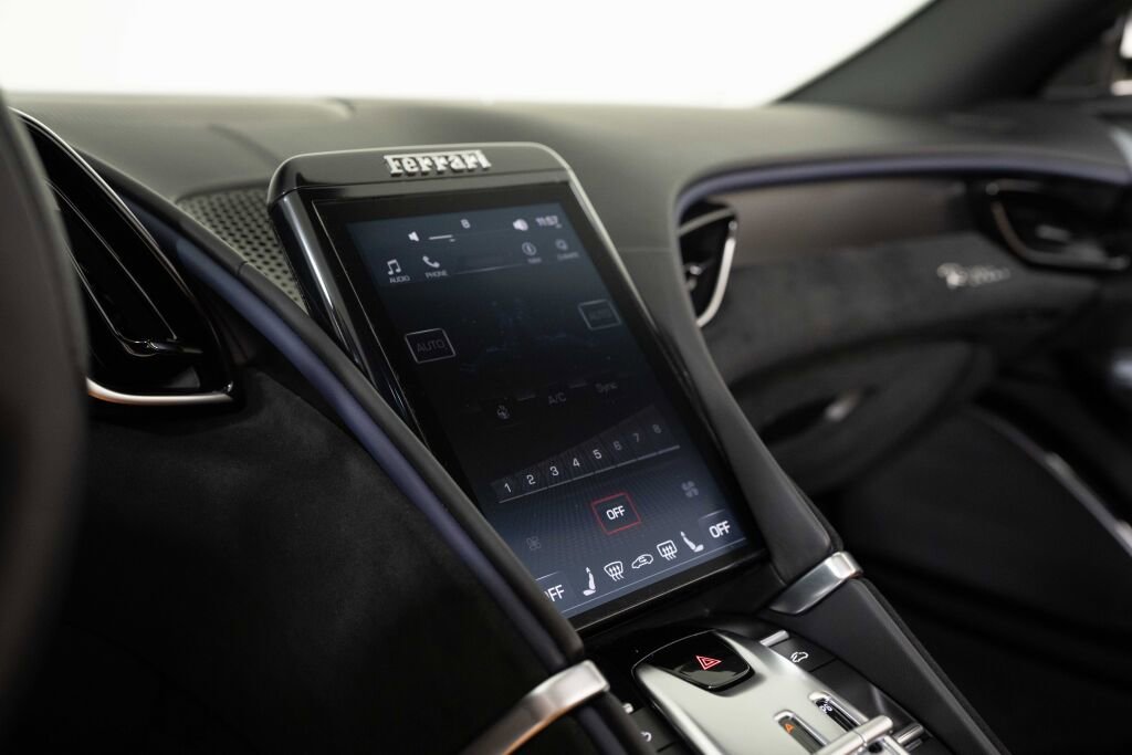 Used 2024 Ferrari Roma Spider image 40