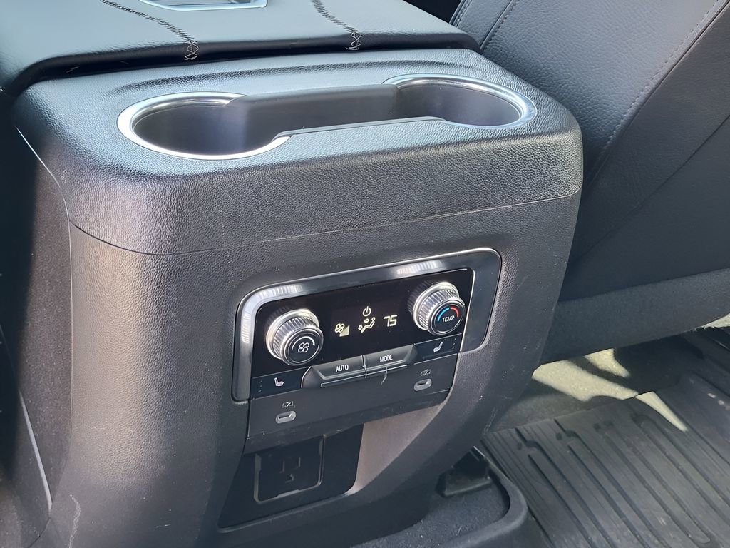 Used 2022 GMC Yukon XL Denali image 26