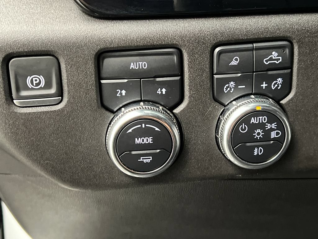 Used 2025 GMC Sierra 1500 SLT AWD/4WD image 40