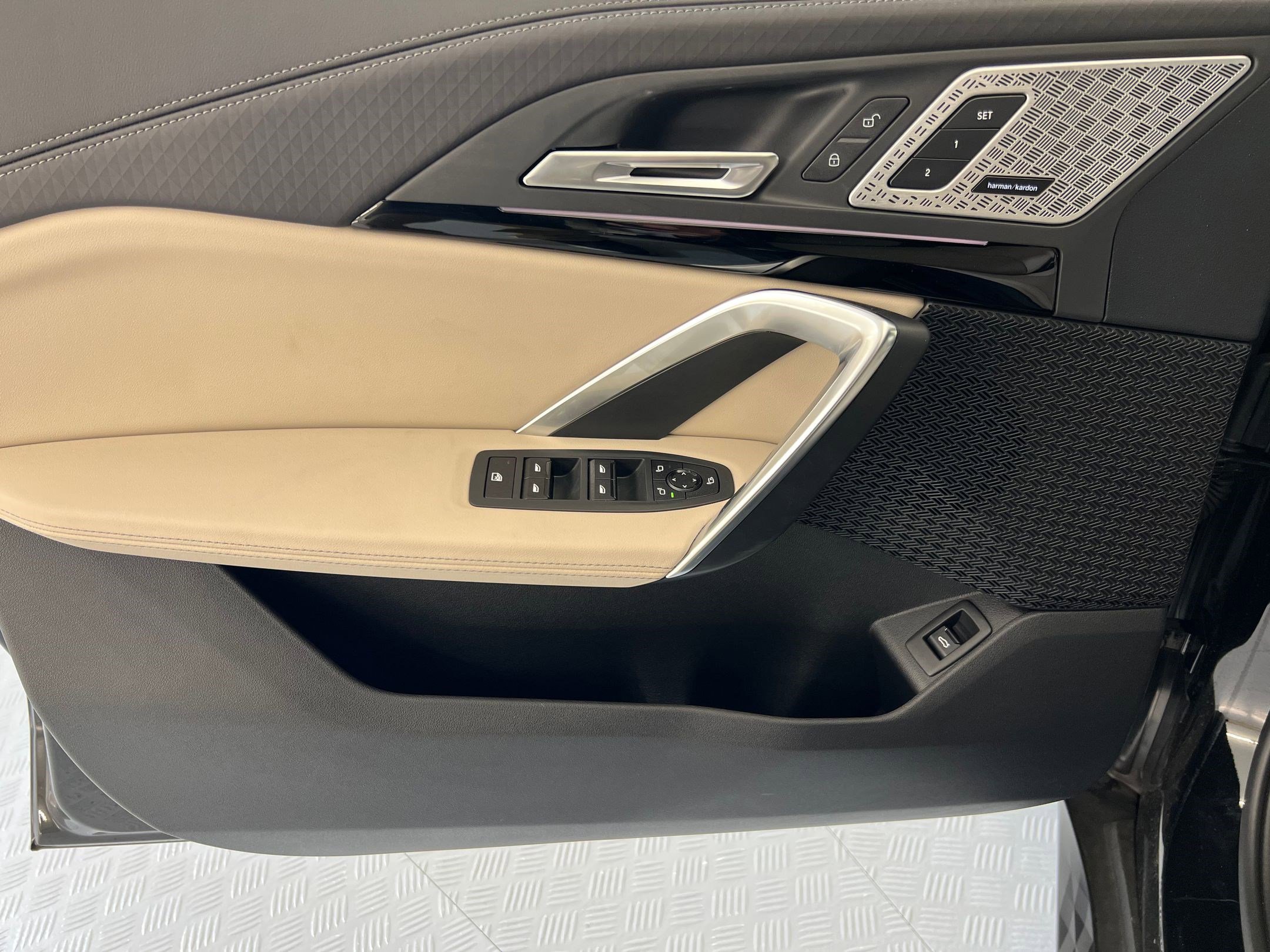 Used 2025 BMW X2 xDrive28i w/ Convenience Package image 12