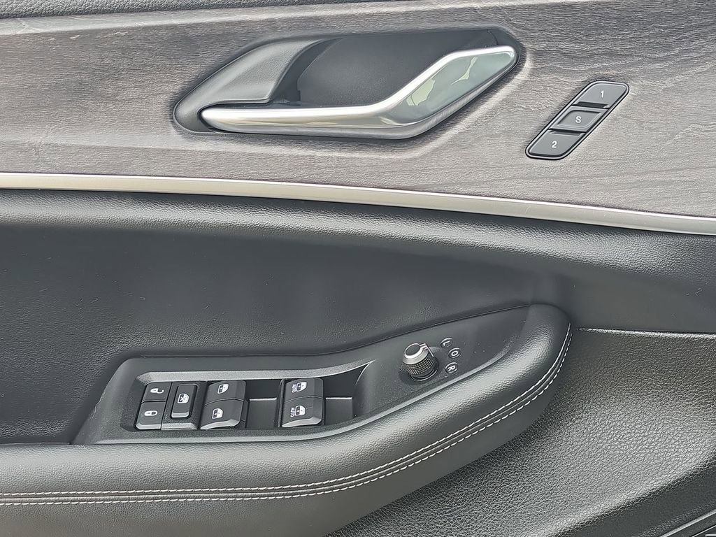 Used 2025 Jeep Grand Cherokee Limited w/ Black Appearance Package image 24