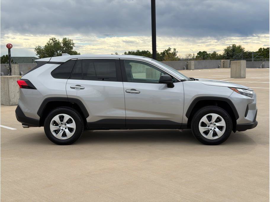Used 2025 Toyota RAV4 LE AWD/4WD image 9
