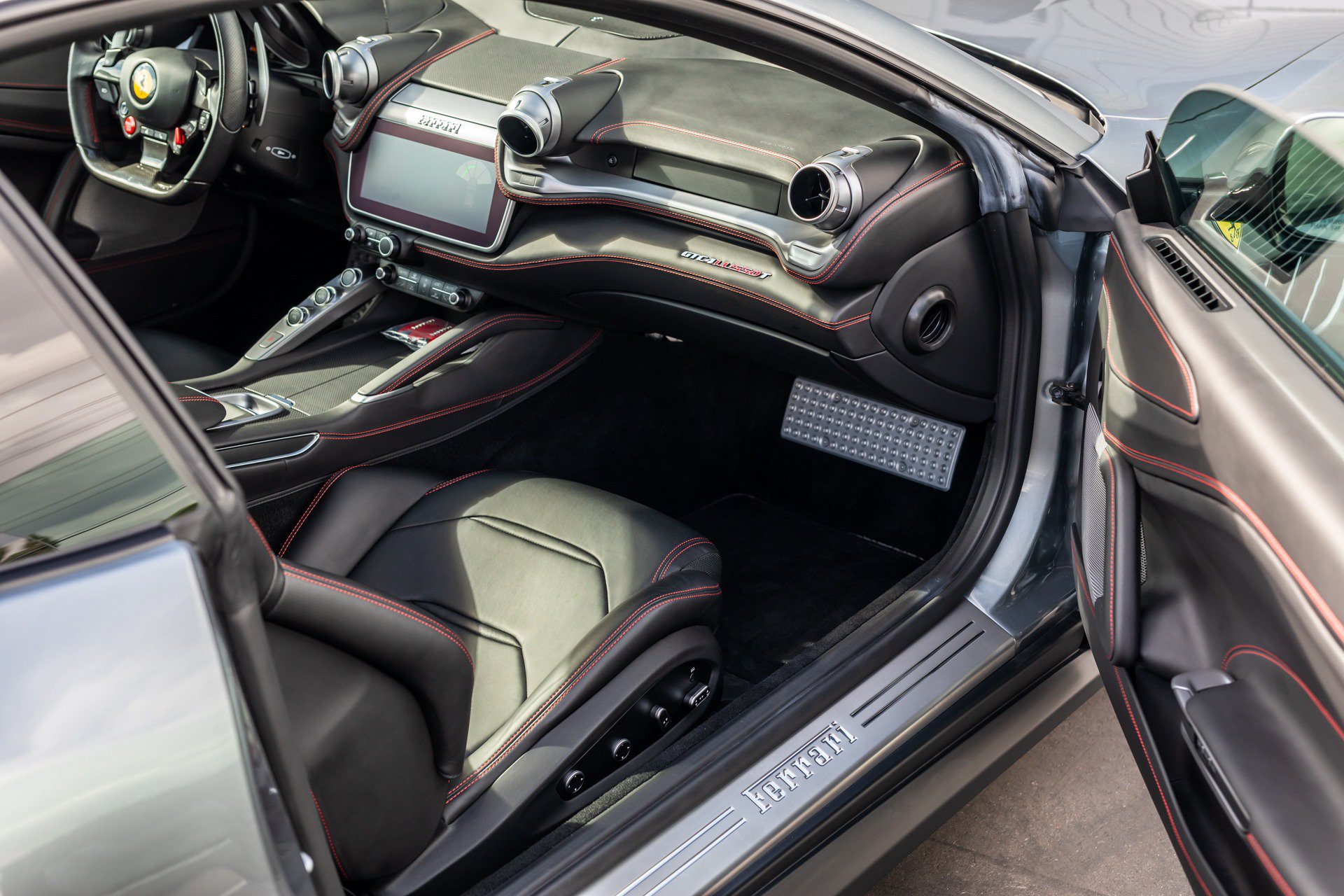 Used 2018 Ferrari GTC4Lusso T RWD image 34