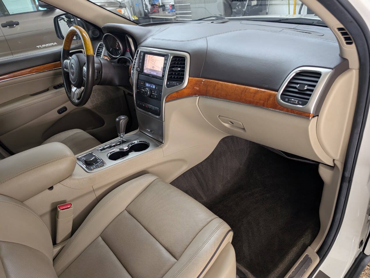 Used 2012 Jeep Grand Cherokee Overland w/ Mopar Chrome Edition Group AWD/4WD image 22