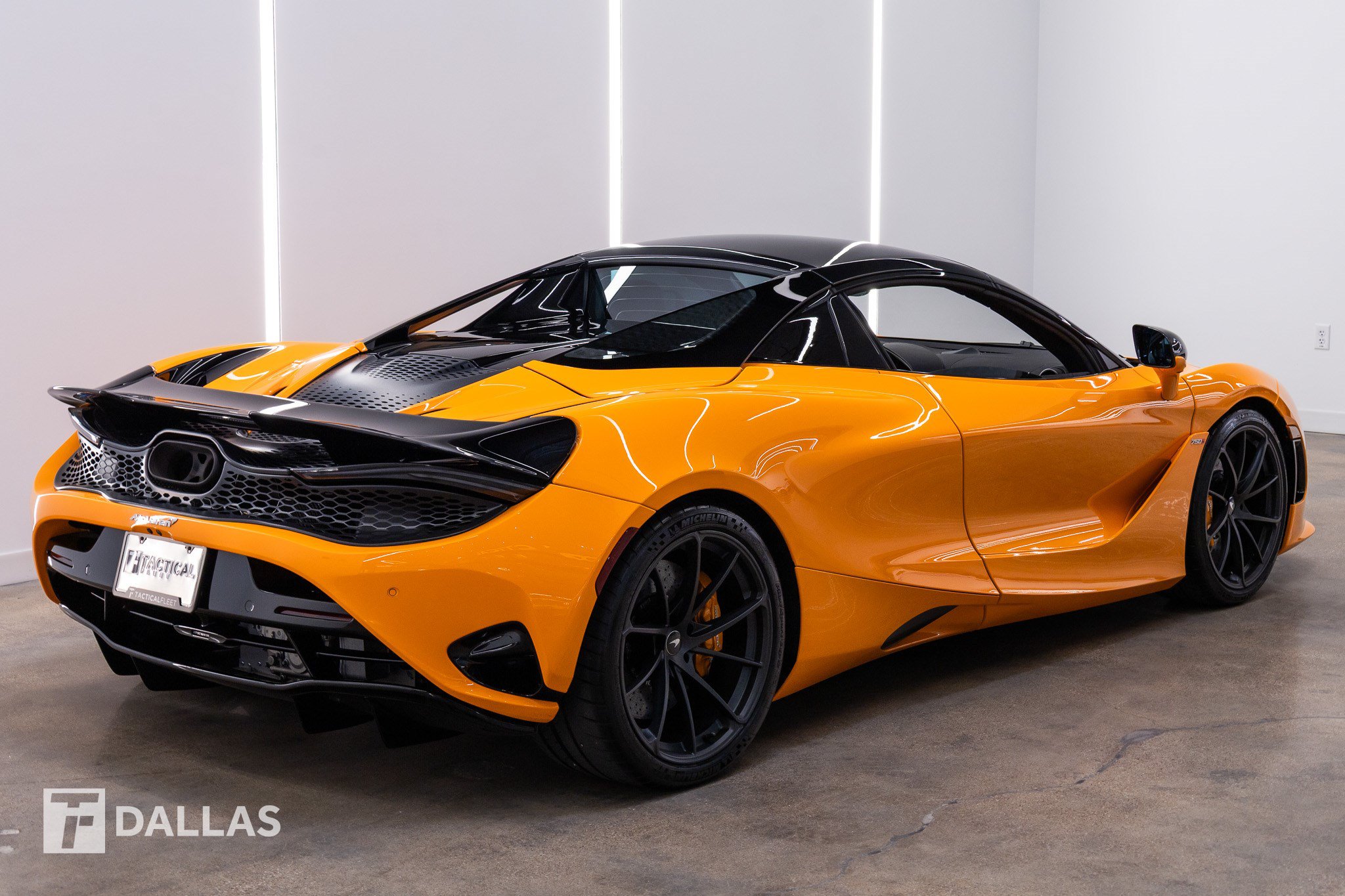 Used 2024 McLaren 750S Spider RWD image 14