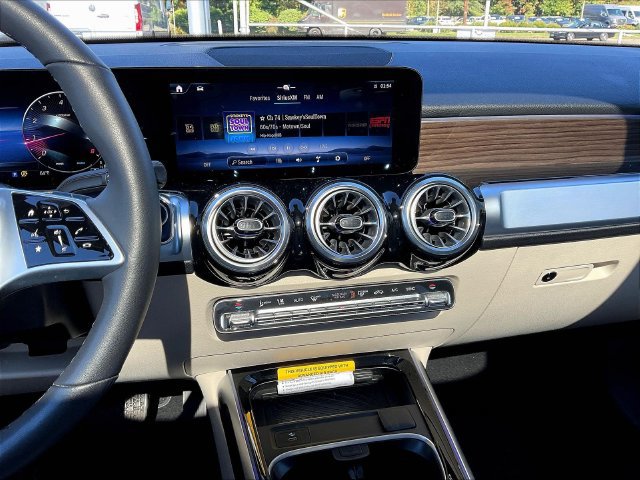 Used 2026 Mercedes-Benz GLB 250 4MATIC image 11