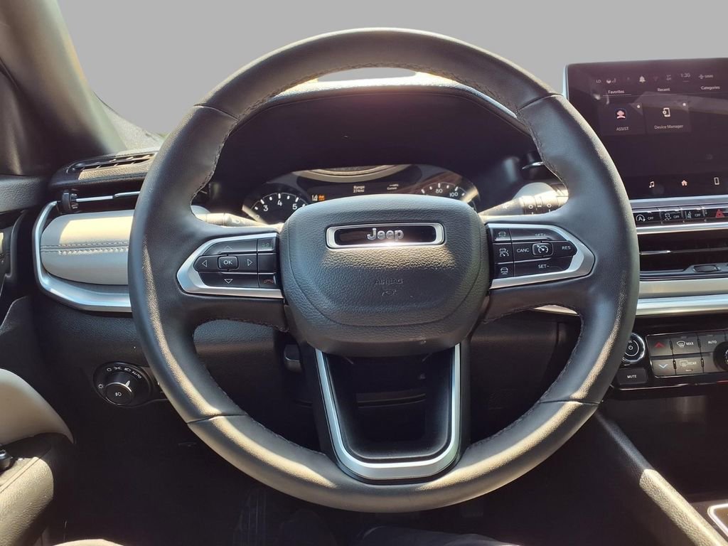 Used 2025 Jeep Compass Limited AWD/4WD image 15
