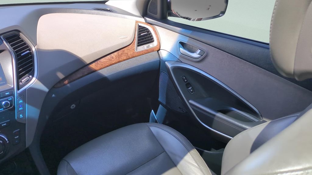 Used 2017 Hyundai Santa Fe AWD image 15
