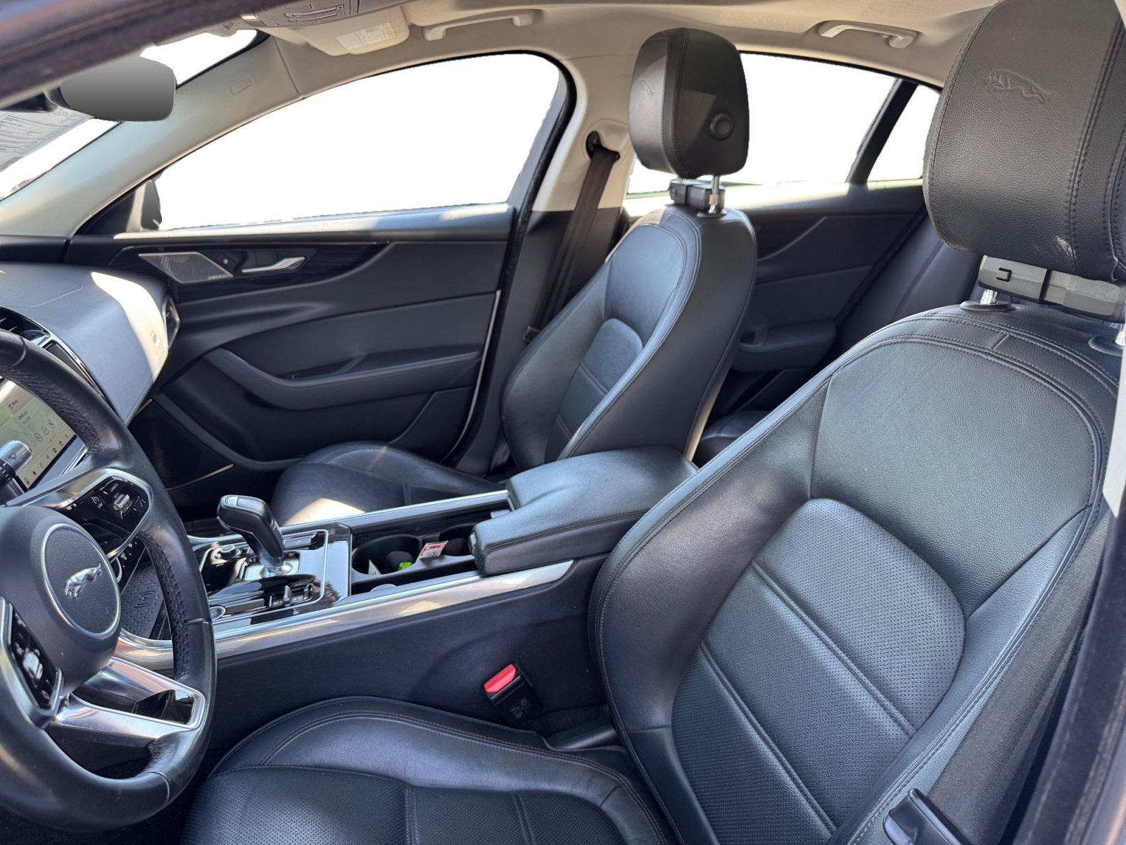 Used 2020 Jaguar XE S RWD image 9
