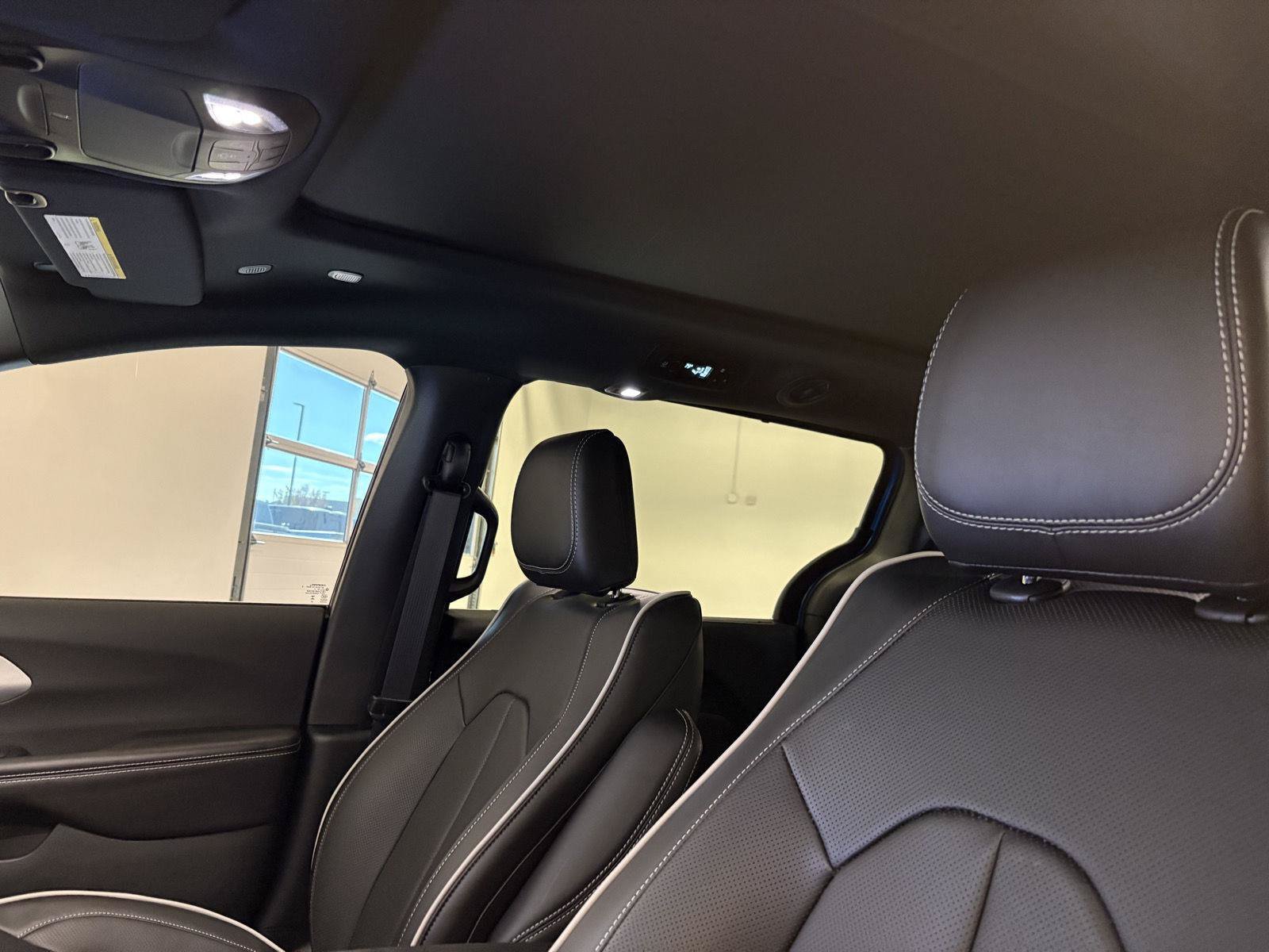 Used 2026 Chrysler Pacifica Limited AWD/4WD image 18