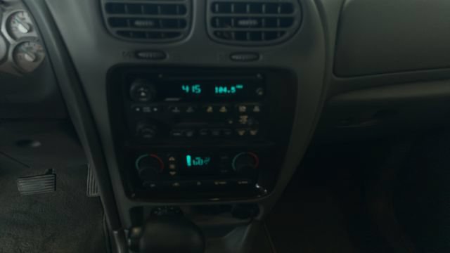Used 2004 Buick Rainier CXL w/ Convenience Package AWD/4WD image 10