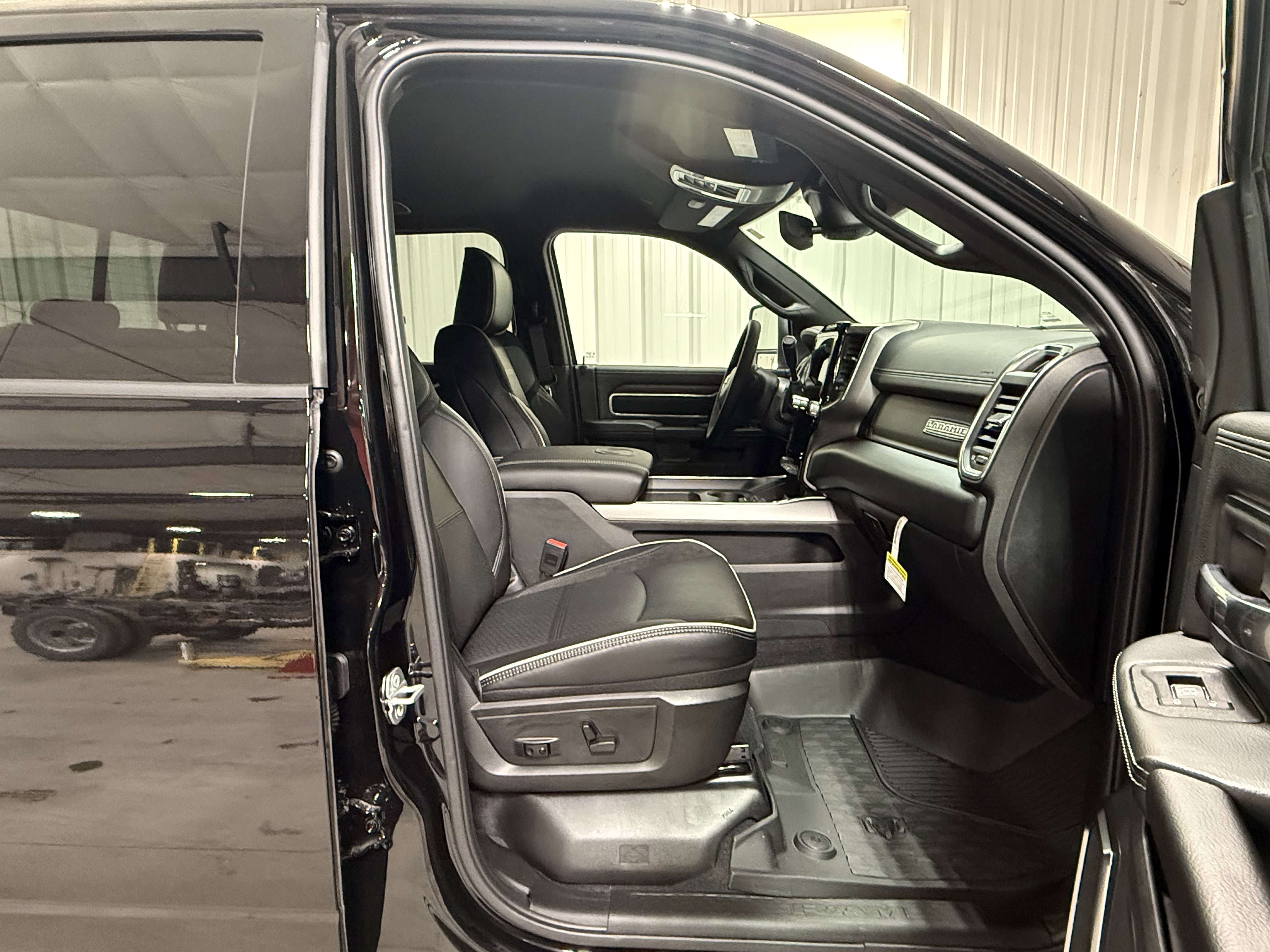 New 2026 RAM 2500 Laramie AWD/4WD image 11
