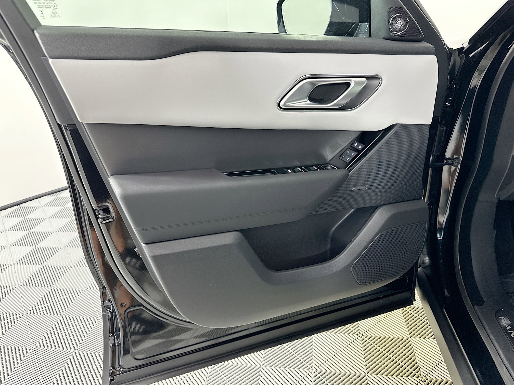 Used 2026 Land Rover Range Rover Velar S image 14