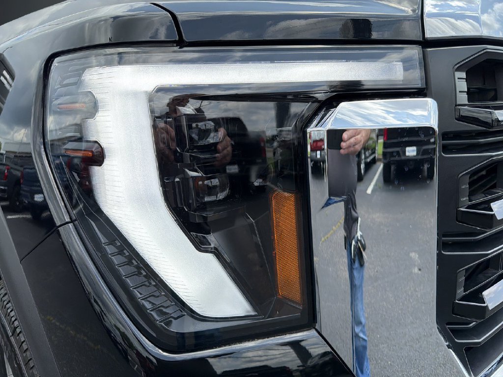 Certified 2025 GMC Sierra 2500 Pro AWD/4WD image 12
