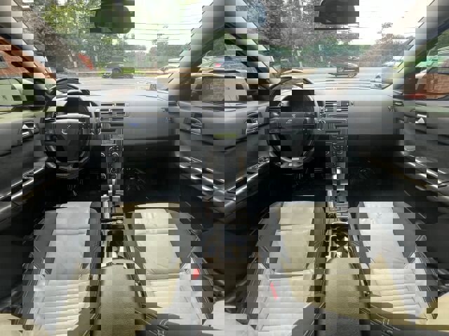 Used 2010 Volvo S40 T5 R-Design image 15