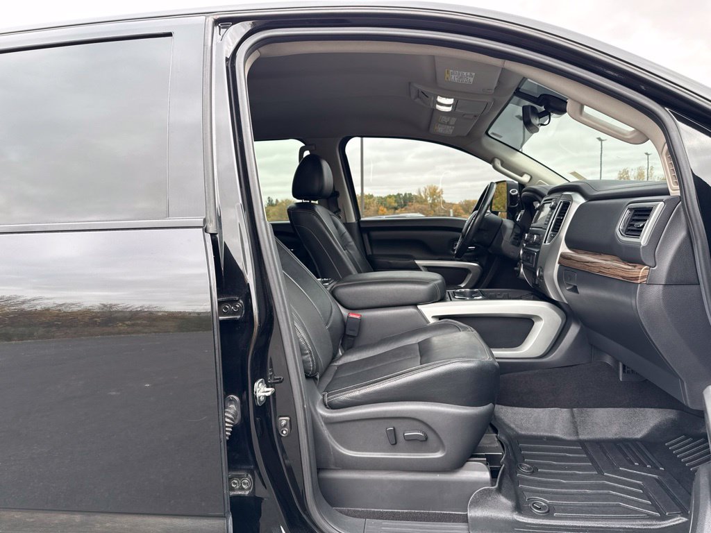 Used 2017 Nissan Titan SL AWD/4WD image 11