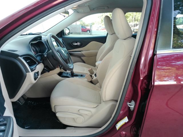 Used 2019 Jeep Cherokee Latitude w/ Popular Appearance Group FWD image 12