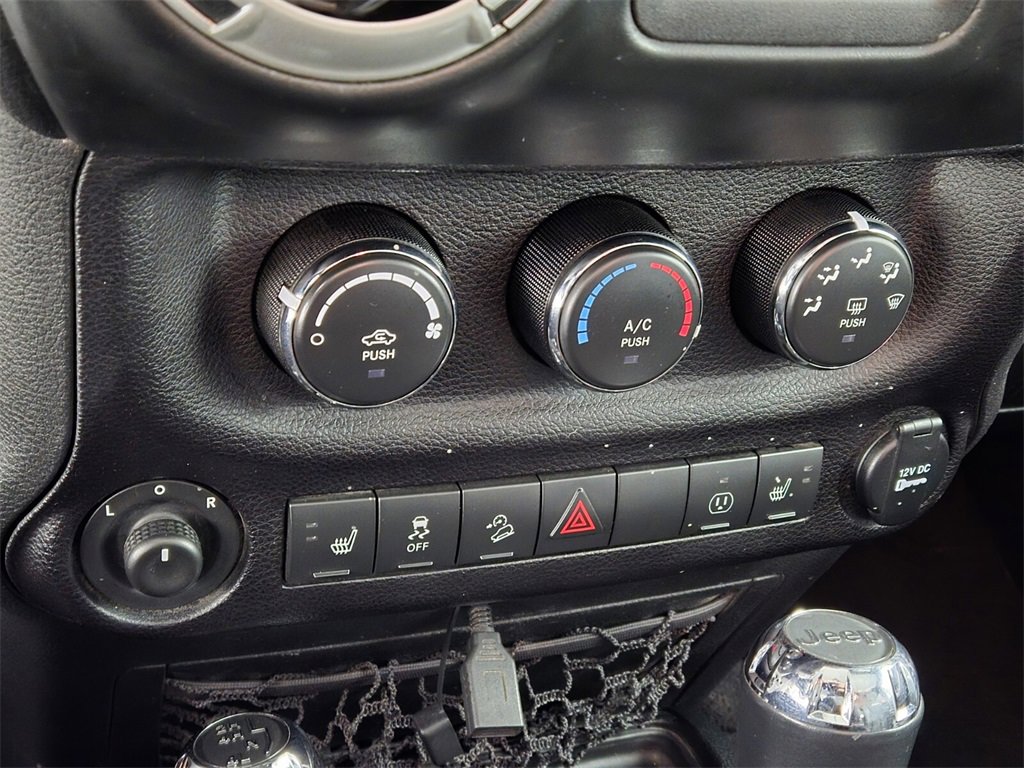 Used 2018 Jeep Wrangler Unlimited Sahara w/ Connectivity Group image 30