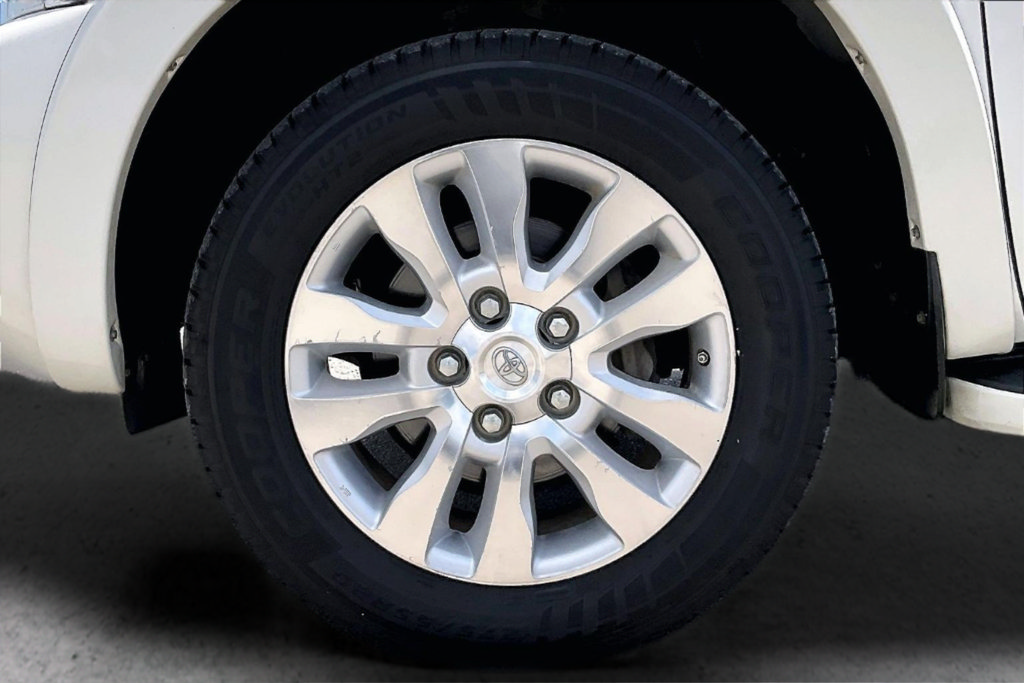 Used 2014 Toyota Sequoia Platinum RWD image 33