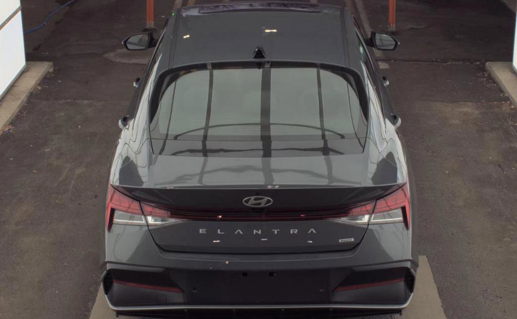 Used 2024 Hyundai Elantra Limited image 4