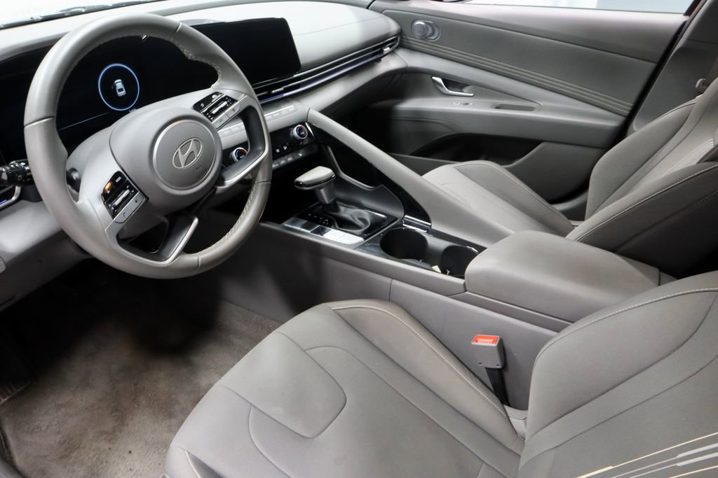 Certified 2025 Hyundai Elantra SEL FWD image 25