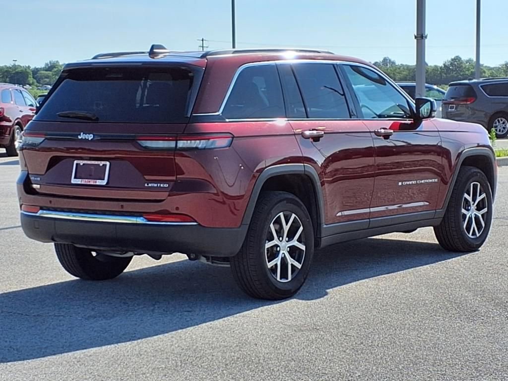 Used 2024 Jeep Grand Cherokee Limited image 2
